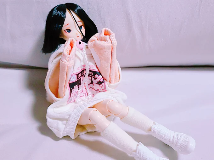 海外からお洋服が届いた!6分の1って見たから買ったけどでっかいぜ!腕下ろすと肩もおっペぇも見えそうでセクシーすぎて困るぜ! 