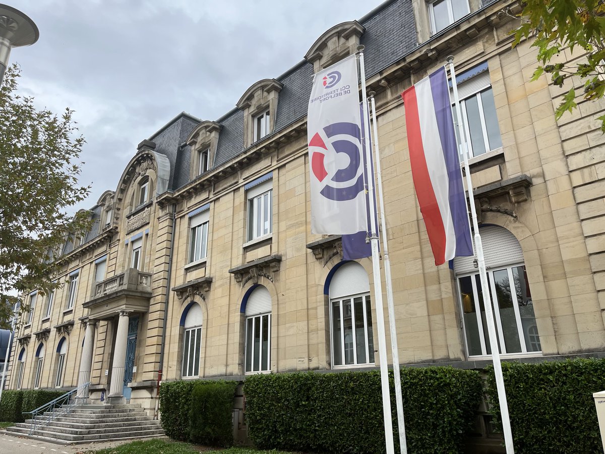 IndustrieFrance's tweet photo. 🦾 Au cœur des débats et des enjeux industriels, la ⁦@CCI90⁩ accueille ce matin la #Rencontre #RenaisssanceIndustrielle ⁦@bfc_region⁩ #Industrie #Energies #transition ⁦@dgcci⁩⁩ ⁦@utbm_fr⁩ ⁦@BanqueDesTerr⁩ ⁦@Quaerocapital⁩ https://t.co/PGt8Ytwjgw