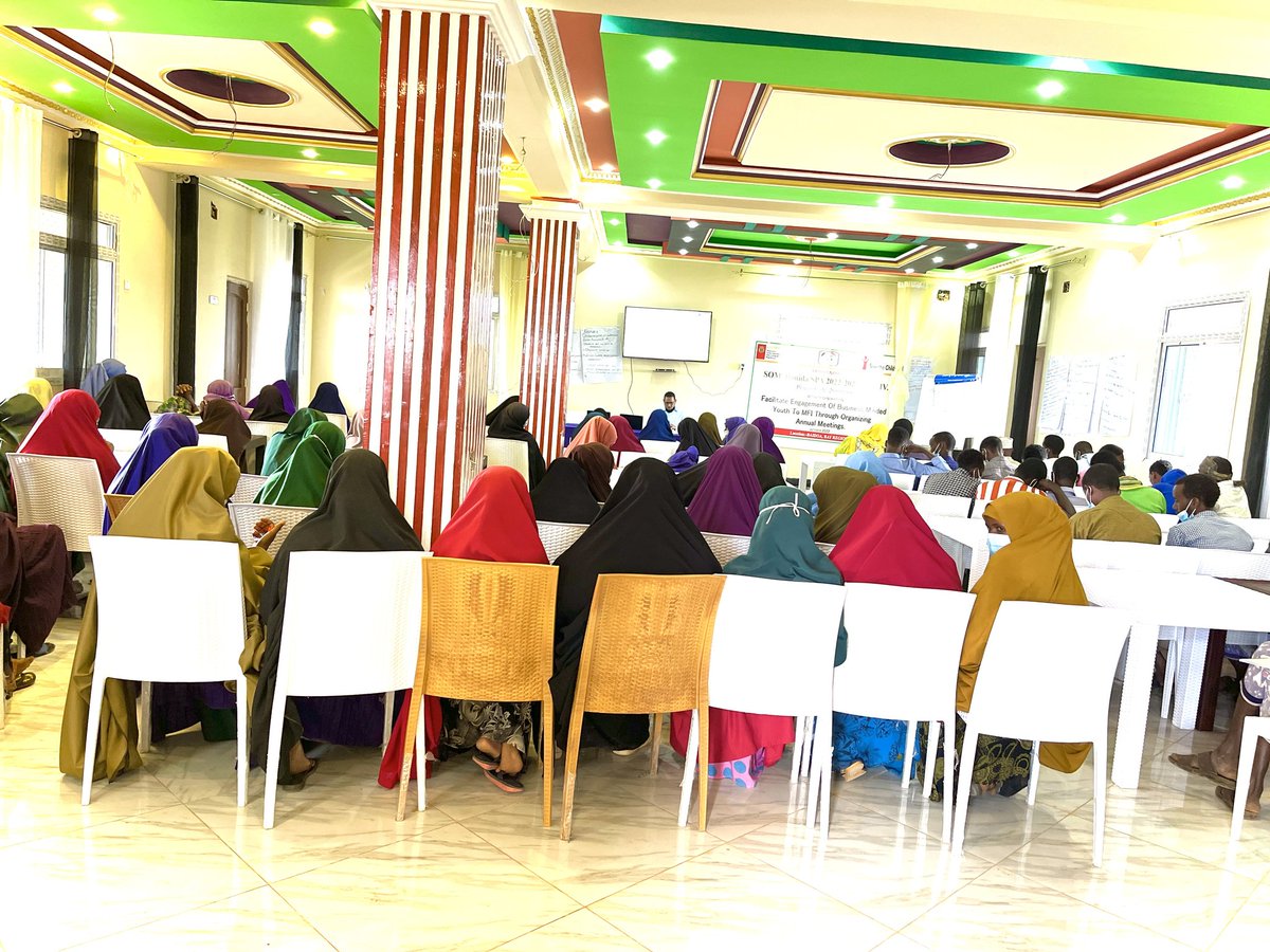SWhub0's tweet photo. In collaboration with @gredosom, it is truly pleased to have successfully concluded training on the engagement of business-minded youth at annual meetings with MFI local banks in Baidoa. MFI banks should facilitate their loan policies and schemes to the granted seed funding. https://t.co/JoaVlflvG5
