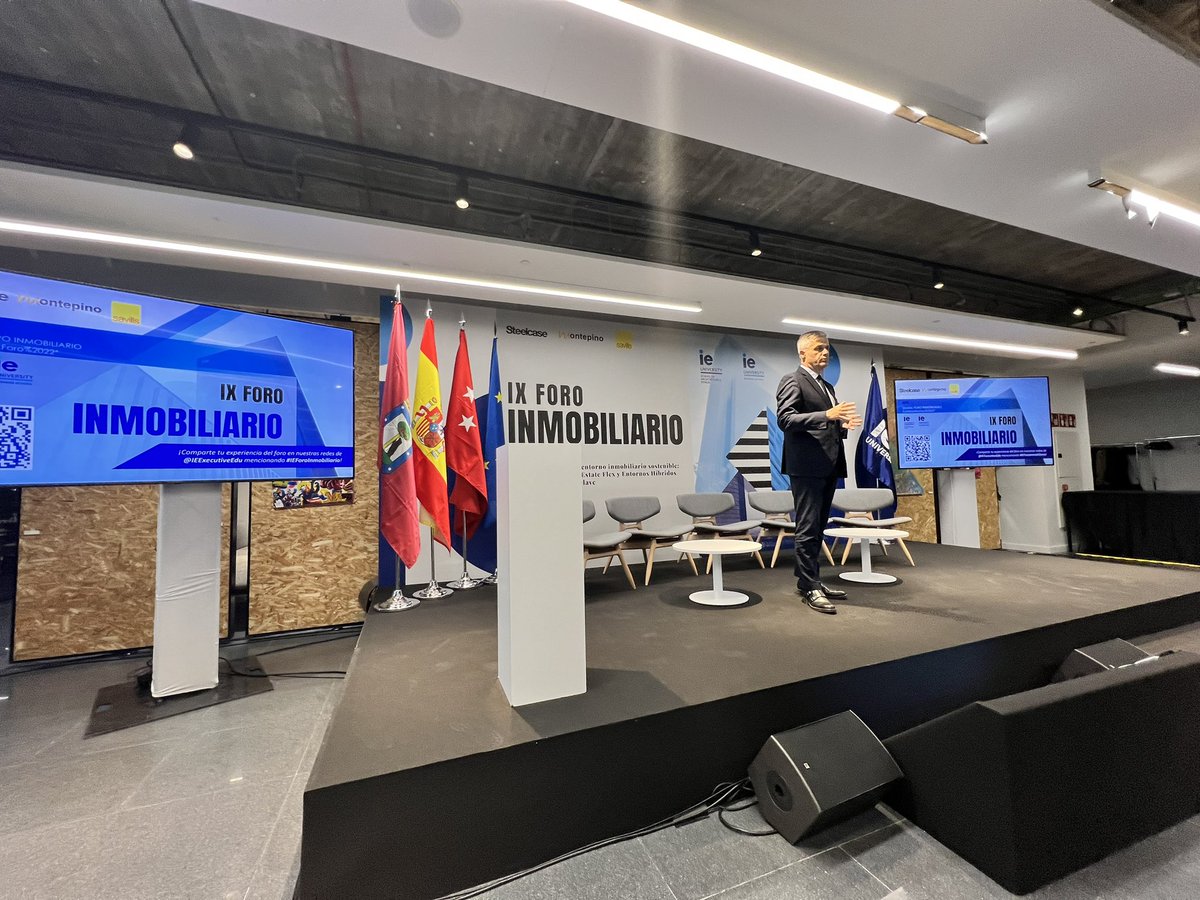 CarmenPanadero's tweet photo. Ya ha comenzado el #IXForoInmobiliario @IEbusiness ! Dos días de foro en el que debatiremos sobre el futuro que viene. Gracias a @begonavillacis por inaugurar el foro, gracias @DavidLucas_P @mitmagob por tu intervención y gracias a @dlacalle por tu clase magistral de economía https://t.co/OWphUUlJr7