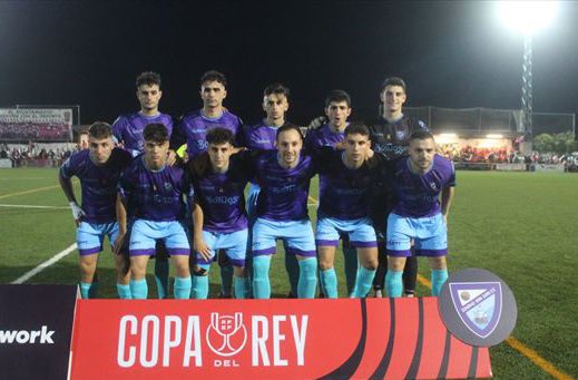 Peleamos juntos , lloramos juntos . Porque nadie nos ha regalado nunca nada . Siempre haremos frente a la adversidad . Seguiremos animando 💜

Egurre afizioi , egurre familia 😈

<a href="/fedriojafutbol/">Federación Riojana de Fútbol</a> 📸