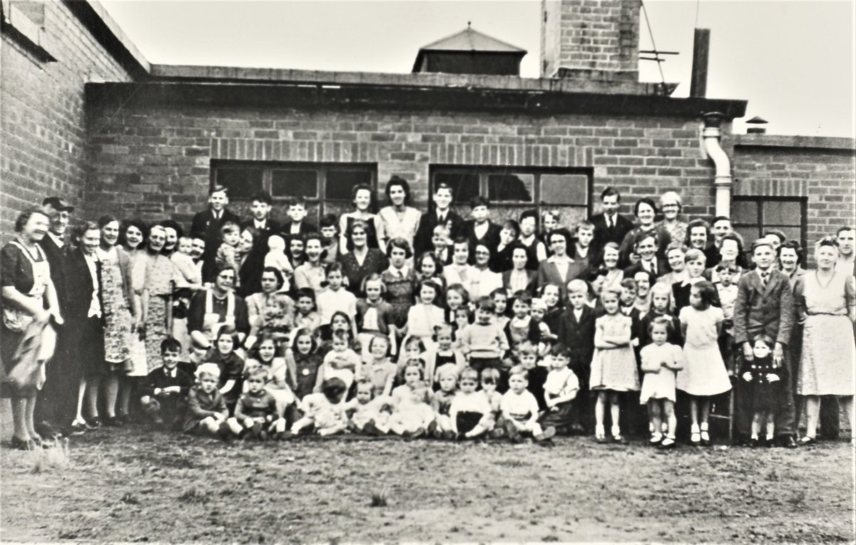 DerbyshireDRO's tweet photo. Coal mining communities were close-knit; just look at this photograph of children and canteen workers outside Norwood Colliery Canteen, taken around 1944. #EYACommunity https://t.co/Gxd96Omx1B