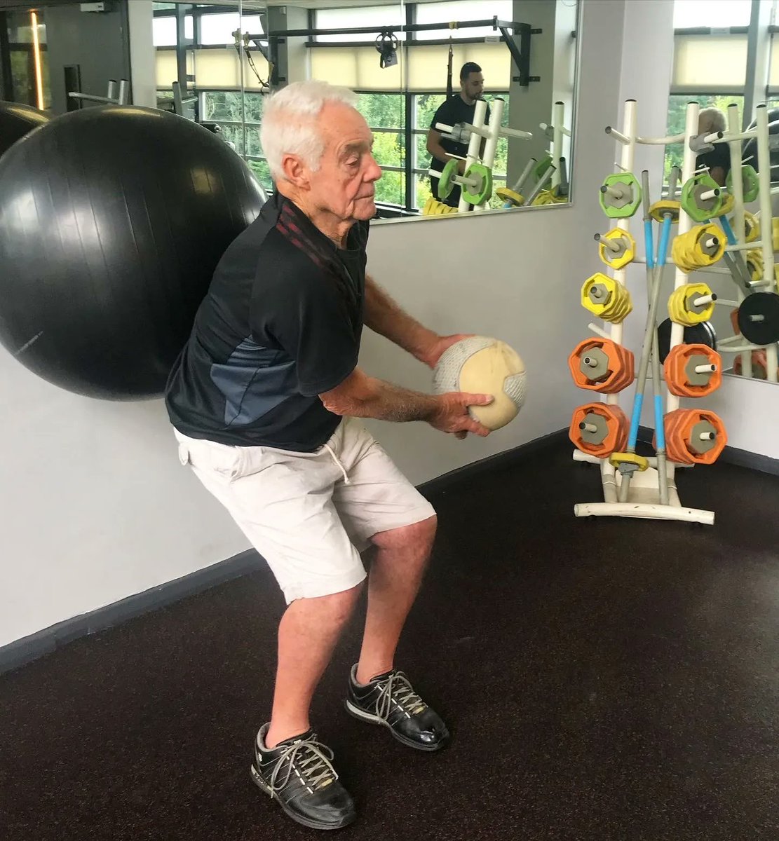 Our physio Laura did an amazing job working with this client who came to Summit following a fracture to his back!

Through his hard work and determination his walking and general strength has significantly improved 🎉
.
Another happy customer 😀
.
#injury #physiotherapy #chorley