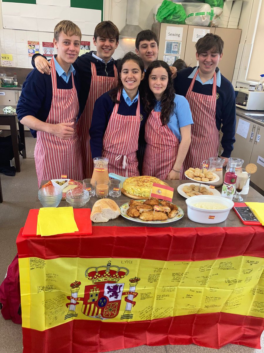 EnnistymonVS's tweet image. Yesterday the Transition Years were very busy in the kitchen cooking up lots of different European dishes for
their European Cookery Event. Well done to all the students and their teacher Ms Kelly #ty #cookery #europeancooking