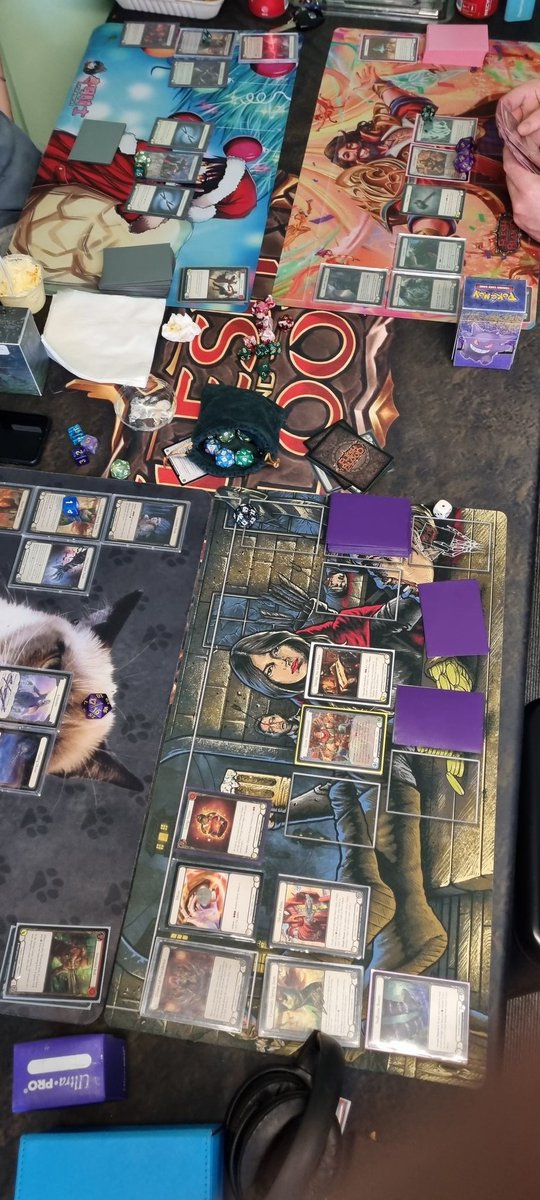 FabledheroNz's tweet photo. Pit fight night made alot of silver turns out people love to draw cards #pitfight #fabtcg #fleshandblood #tcg https://t.co/3zsq4REpiI
