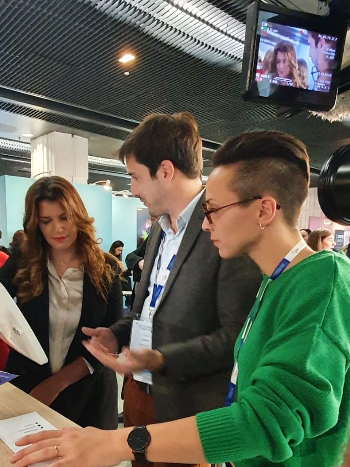 bouyguestelecom's tweet photo. Le soutien au monde associatif est au 💙 de notre engagement. @MarleneSchiappa est au stand Bouygues Telecom au @ForumAsso pour découvrir nos engagements et outils numériques mis en place pour aider les associations : #BBoxAsso, plateforme d’engagement… #SengageraveclesAssos🤝 https://t.co/UyXjL2xGIc