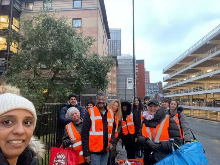 StorageBury's tweet photo. Our lovely Sonja & volunteers from @HomelessAid_UK were out again last Saturday night, providing much needed help to our Manchester Homeless Community.
For more info @HomelessAid_UK or @mcrburyhomeless
#homeless #homelessness #buryhomelessproject #homelessaiduk #surestorebury https://t.co/SoT7wrxWEY