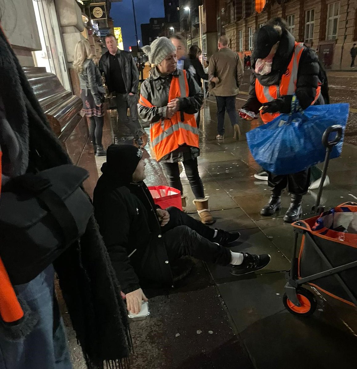 StorageBury's tweet photo. Our lovely Sonja & volunteers from @HomelessAid_UK were out again last Saturday night, providing much needed help to our Manchester Homeless Community.
For more info @HomelessAid_UK or @mcrburyhomeless
#homeless #homelessness #buryhomelessproject #homelessaiduk #surestorebury https://t.co/SoT7wrxWEY