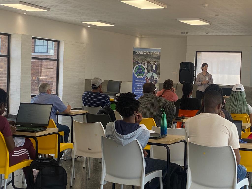 SAEON_GSN's tweet image. EFTEON's Scientist Dr @KathleenGSmart presenting during the Carbon flux workshop at the @Saeonews GSN Indibano 2022.

#GSNIndibano22
