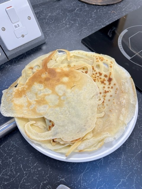 This week it was the turn of the french cooking club. The year 7s followed a classic recipe for crêpes by preparing the batter from scratch, letting it rest, heating the pan and planning their filling. All the students worked hard and produced some delicious results. #BonAppetit