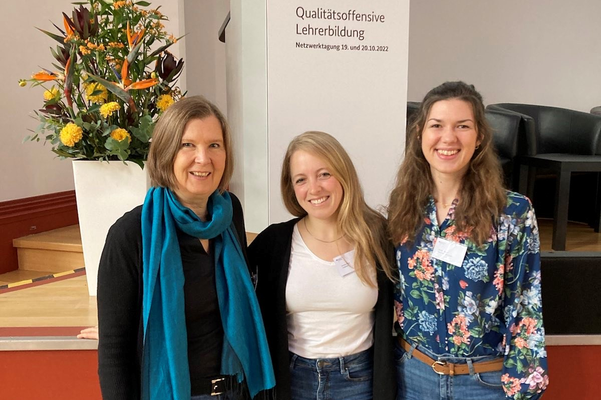 Gestern startete das zweitägige Netzwerktreffen „Qualitätsoffensive Lehrerbildung“ (#QLB2022) in Leipzig. U. a. wurden <a href="/eteachingorg/">e-teaching.org</a> sowie die Clearinghäuser von <a href="/uni_tue/">Universität Tübingen</a> und <a href="/TU_Muenchen/">TU München</a> vorgestellt. Genauere Infos gibt's im öffentlichen Programm: qualitaetsoffensive-lehrerbildung.de/lehrerbildung/… !B