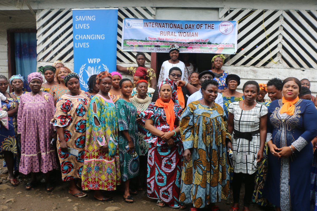 WFP_Cameroon's tweet photo. #CAMEROON 🇨🇲

Successful commemoration of the International Day of the Rural Women in the Southwest region.

@WFP in partnership with @Snwot4 engaged with the women and girls in Tole to improve their capacity on the production of cassava and empower them.

#WFP
#SavingLives https://t.co/DboAm544cR