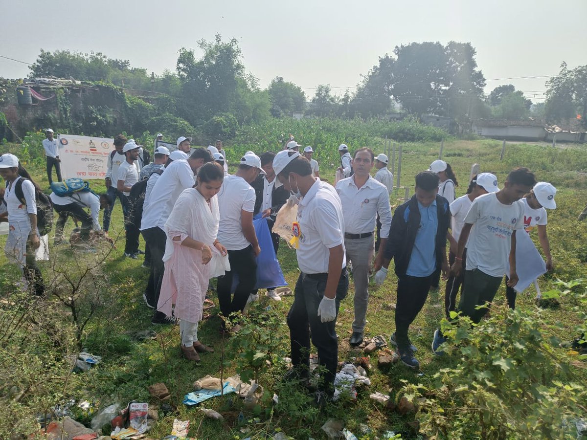 NSSRDBhopal's tweet photo. Congratulations team NSS Cell @nssabvuCG for Mega Cleanliness Drive & collection of 1035kg Single use plastic.
#CleanIndia2 #CleanIndiaWithNSS
#SwachhBharat2022
@Yasministry @ianuragthakur
@_NSSIndia @sanjayjavin
@NITKM2021 @Pankajsinghips @swachhbharat @manojsinha812
@askabir_ https://t.co/waiFUaJFvf
