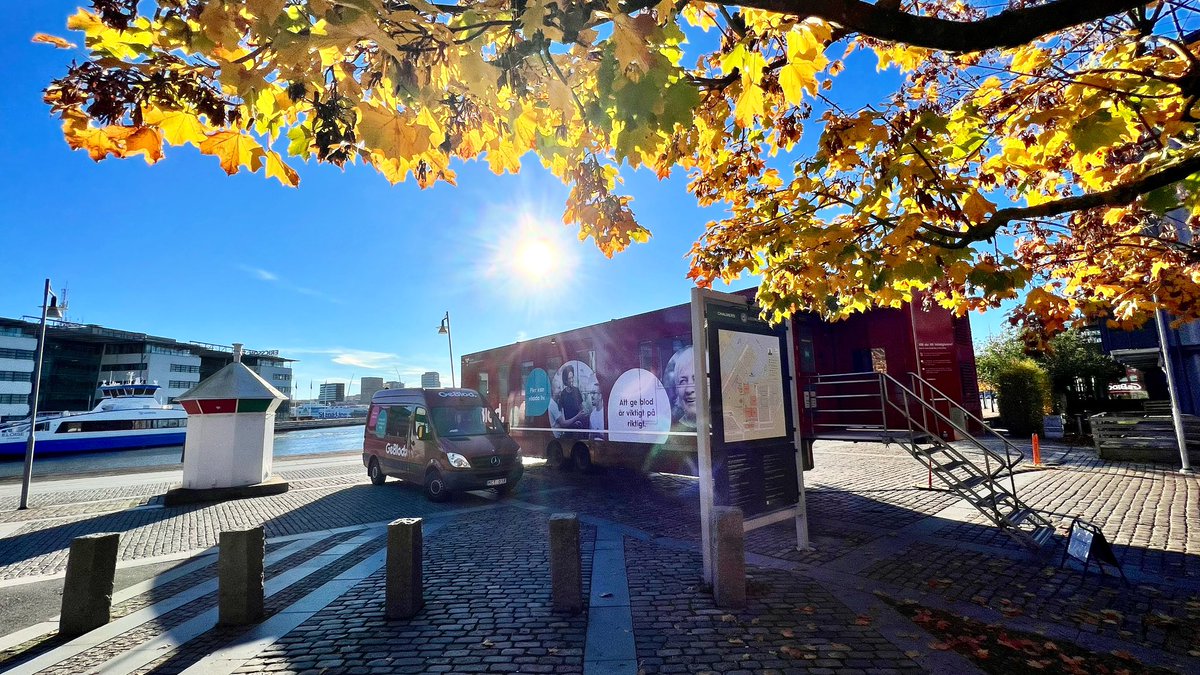 Idag (20/10) och imorgon (21/10) hittar du vår mobila enhet, blodmobilen, på Lindholmen. Välkommen att ge blod eller anmäla dig som ny blodgivare. Vi har öppet mellan 8.30 och 14.45 båda dagarna. Boka en tid på GeBlod.nu/boka-tid eller kom förbi på drop in. Hoppas vi syns!