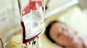 ❗️ANLAYIŞ BEKLİYORUZ, LÜTFEN

Kent meydanlarındaki seyyar Kan Bağış noktalarımızın kaldırılması yönünde bazı Belediye, Valilik ve esnafımızdan şikâyetler alıyoruz

Öncelikle hergün ama hergün;
9.000 kişiden kan alıp işleyip 
1.500 hastanede
20.000 hastaya ulaştırmak zorundayız
⬇️