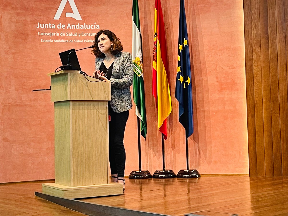 SAEPI_Andalucia's tweet photo. María José Sierra de #CCAES @sanidadgob presenta la Estrategia de Vigilancia en Salud Pública en la I Jornada de la @SAEPI_Andalucia que se están celebrando en la @EASPsalud @seepidemiologia @saludand https://t.co/tsjgT2nvAa