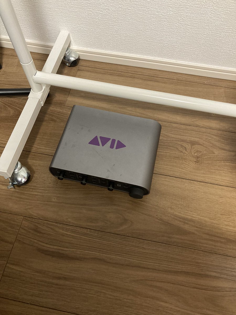 Sow5_0102's tweet photo. MBOXさん、ご臨終みたいです。
😭
新しいインターフェース買ってみた
スタ���ドからマイクから揃えてみたけど昔より大分安い気がする🤔

#steinberg #avid #mbox https://t.co/1UZ94TCdHR
