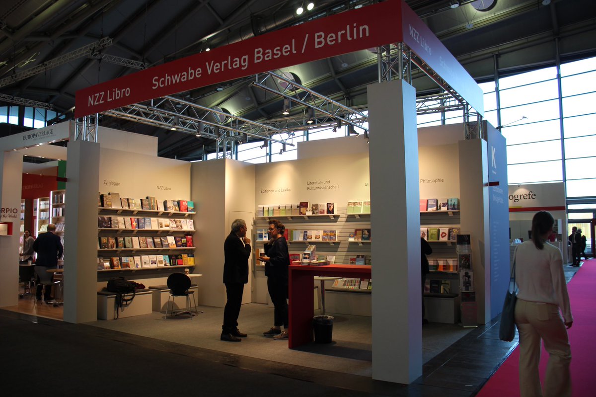 NZZLibro's tweet photo. Die Frankfurter Buchmesse ist in vollem Gange.
Wir sind zusammen mit unseren Schwesterverlagen Schwabe Verlag und Zytglogge in der Halle 3.1, Stand D120 zu finden. Wir freuen uns sehr über alle Besuche.
#buchmesse #fmb #fmb22 #frankfurterbuchmesse #sachbücher #nzzlibro https://t.co/ibsSVRDxrF