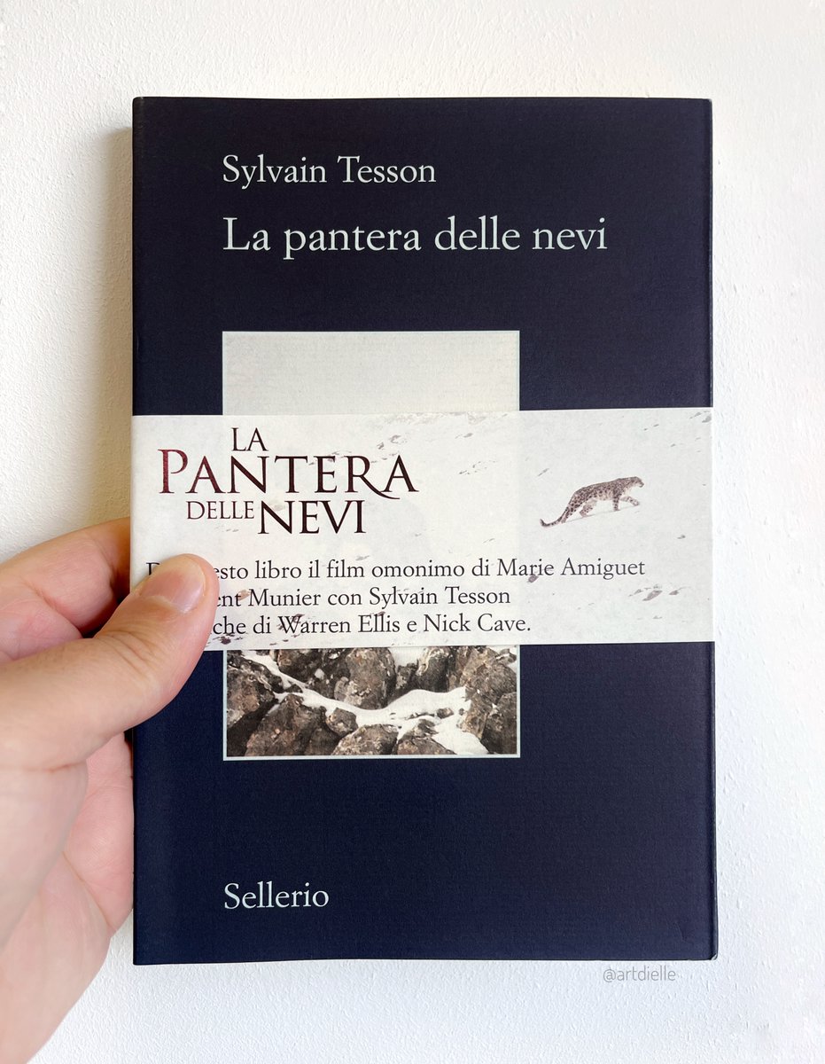 lo stupore negli occhi del fotografo Vincent Munier e del romanziere Sylvain Tesson alla vista degli animali che popolano le montagne del Tibet che attraversano alla ricerca de #LaPanteraDelleNevi. Doppiato in Italia da Paolo Cognetti è nelle sale da oggi #20ottobre e in libreria