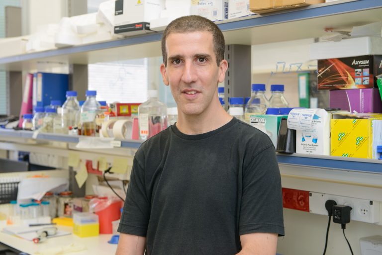 Data Intelligence Institute of Paris (@diip_upc) on Twitter photo On November 2nd (4 PM CET), diiP will welcome Dr. Sarel Fleishman from <a href="/WeizmannScience/">Weizmann Institute</a> to talk about the computational design of enzyme repertoires! All details available here: u-paris.fr/diip/diip-semi…
To receive the Zoom link, please e-mail us (see bio) On November 2nd (4 PM CET), diiP will welcome Dr. Sarel Fleishman from <a href="/WeizmannScience/">Weizmann Institute</a> to talk about the computational design of enzyme repertoires! All details available here: u-paris.fr/diip/diip-semi…
To receive the Zoom link, please e-mail us (see bio)
