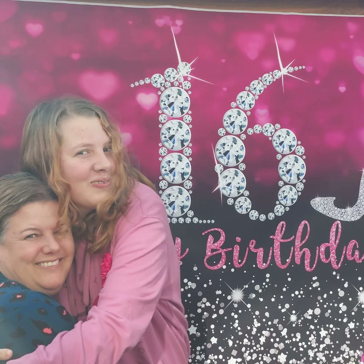 m_scheper's tweet photo. Kleine meisjes worden groot! Gister een geweldige #feest #dag gehad. #sweet16 https://t.co/anlIZ9Zky9