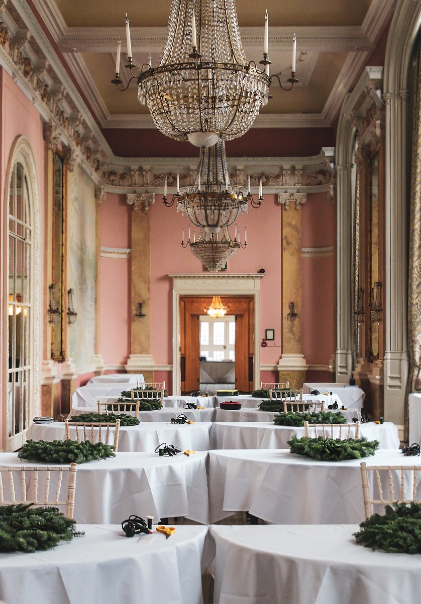 🌅 Looking out at the River Thames &amp; the Chiltern Hills, <a href="/Danesfieldhouse/">Danesfield House</a> arguably enjoys the most spectacular country house setting.  With 55  luxury rooms &amp; a two night luxury #ChristmasGetaway package, you can sit back and relax this festive season
🌐danesfieldhouse.co.uk/experiences