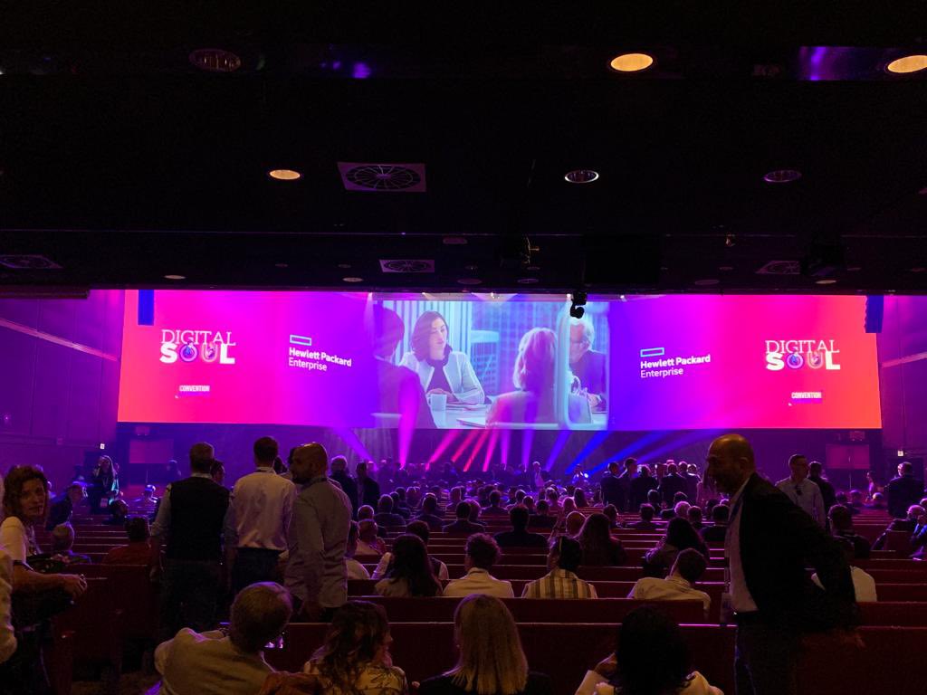 ETediosi's tweet photo. #HPE alla #digitalsoul - #vargroupconvention https://t.co/8Ztvh75g8n
