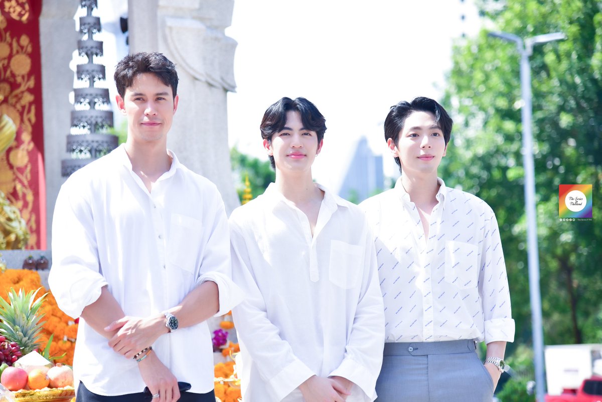 theseriesy_th's tweet photo. “ดี ฮัพ เฮ้าส์” จับมือ "อัพ-ภูมิพัฒน์” และ “จัสท์อัพ” สานต่อความแรง บวงสรวง เปิดตัวซีรีส์เรื่องแรก “ค่อยๆรัก STEP BY STEP”

📲 https://t.co/Mf1uiWT6Uz

 #uppoompat #BenBunyapol #bbenlk #ManTrisanu #DeeHubHouse #JustUp
#ค่อยๆรัก #StepByStep #บวงสรวงค่อยๆรัก https://t.co/CBKPGNL6uD