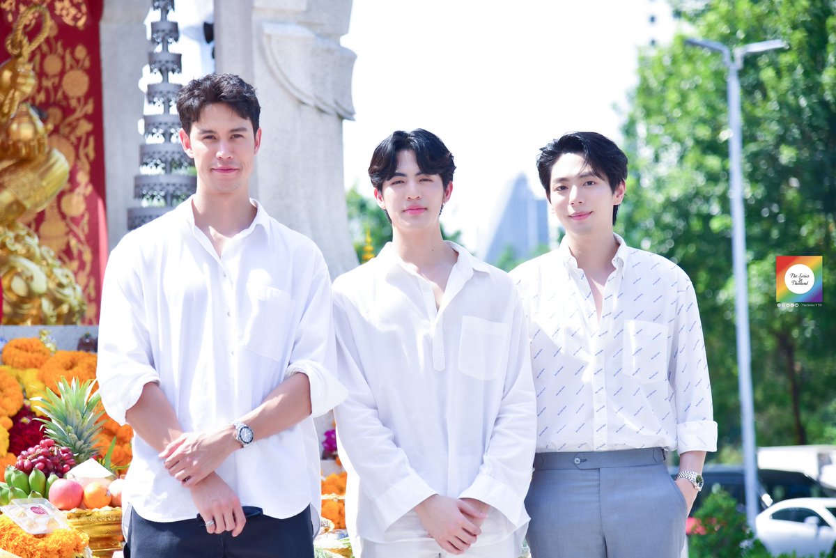 theseriesy_th's tweet photo. “ดี ฮัพ เฮ้าส์” จับมือ "อัพ-ภูมิพัฒน์” และ “จัสท์อัพ” สานต่อความแรง บวงสรวง เปิดตัวซีรีส์เรื่องแรก “ค่อยๆรัก STEP BY STEP”

📲 https://t.co/Mf1uiWT6Uz

 #uppoompat #BenBunyapol #bbenlk #ManTrisanu #DeeHubHouse #JustUp
#ค่อยๆรัก #StepByStep #บวงสรวงค่อยๆรัก https://t.co/CBKPGNL6uD