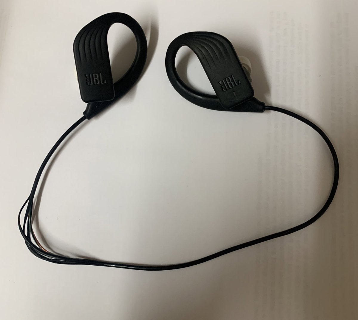 JackHorner75's tweet photo. Loved my @JBLaudio Endurance Sprint headphones - sweat resistant etc alas after 18m they’ve given up on me. https://t.co/k5qIoqfRpt