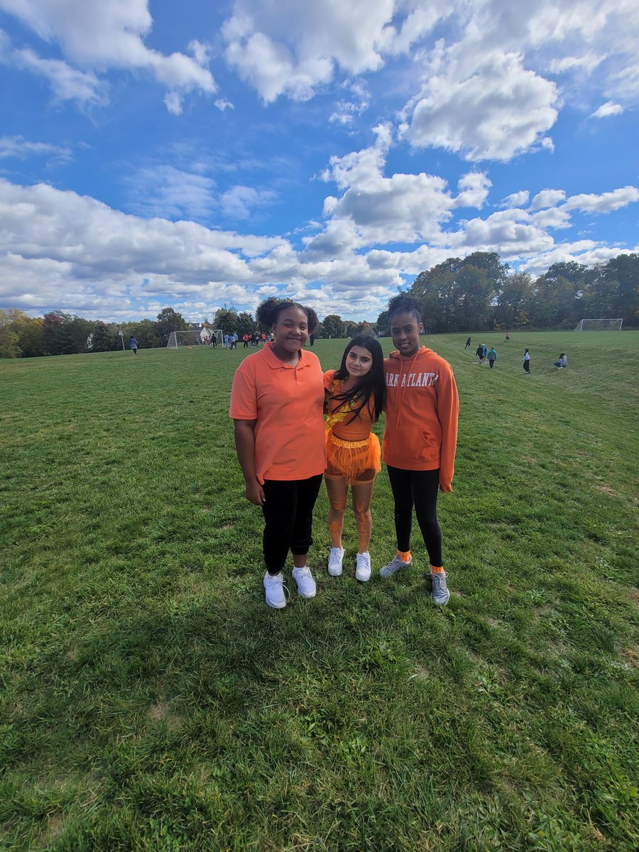 HPMS_Official's tweet photo. While Unity Day is important to share in the day we acknowledge standing up for those who are bullied, we also want to acknowledge this is a daily effort and practice for students and staff at HPMS. #BeKind #MeetUsAtThePark #UnityDay22 https://t.co/LynvrMCv7R