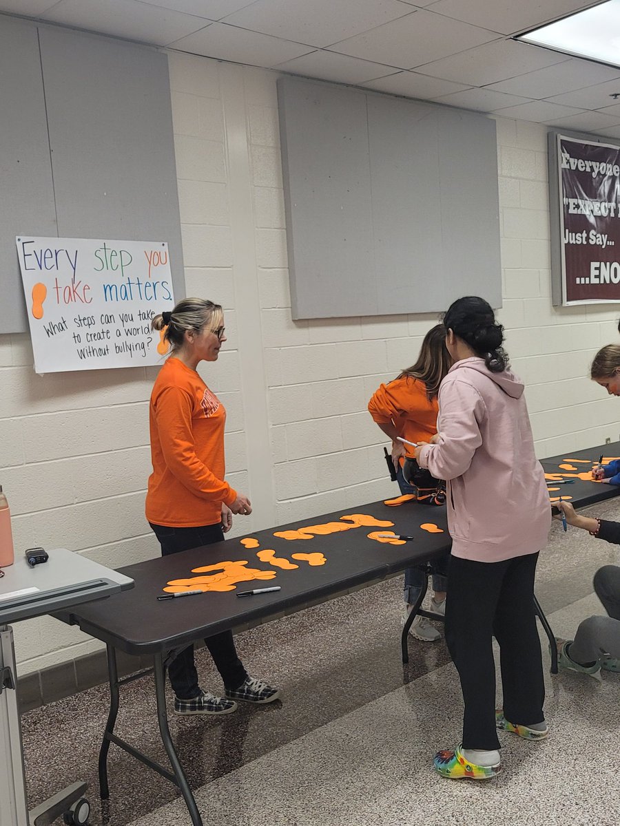 HPMS_Official's tweet photo. While Unity Day is important to share in the day we acknowledge standing up for those who are bullied, we also want to acknowledge this is a daily effort and practice for students and staff at HPMS. #BeKind #MeetUsAtThePark #UnityDay22 https://t.co/LynvrMCv7R