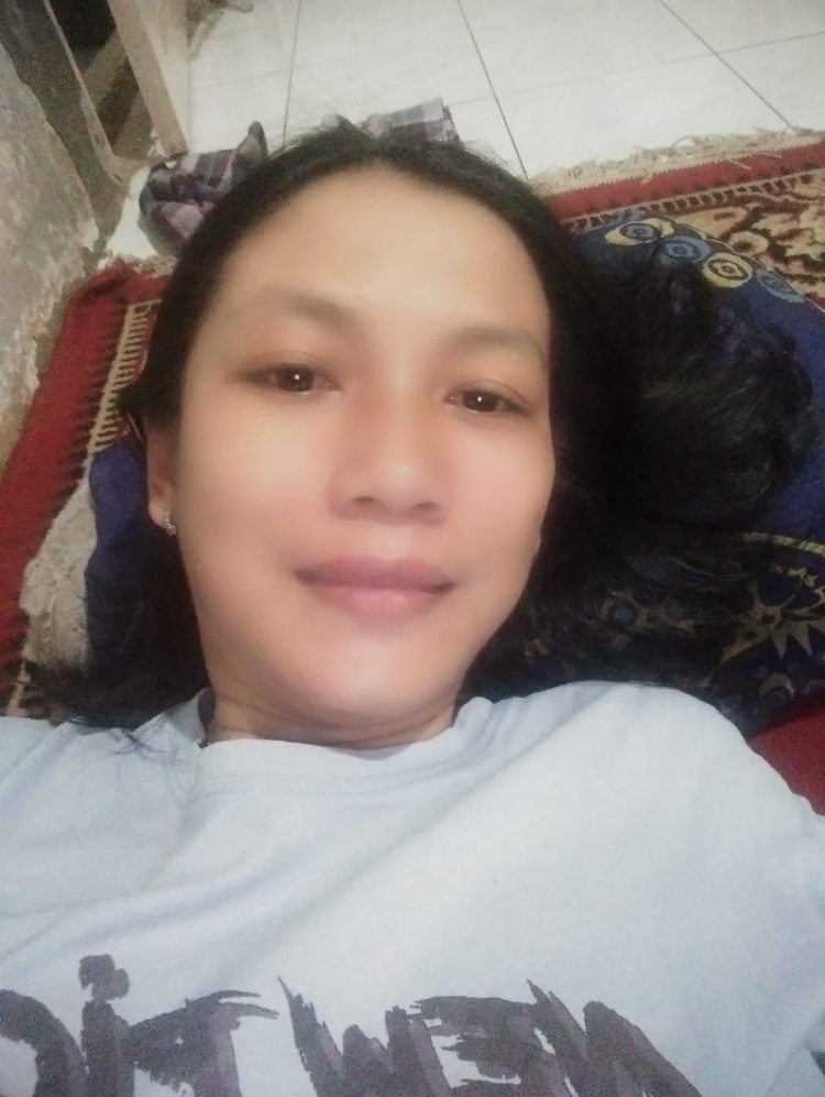 Jsggn69's tweet photo. Gak sengaja liat mama lagi nyepong pacarnya di kamar. Jadi sange terus tiap liat mama😭 https://t.co/XIlXpB8zXy