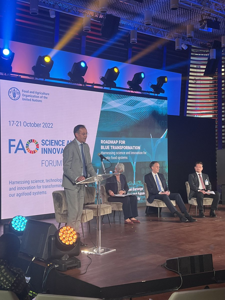 #BlueTransformation presented and discussed today at #SIF2022 - the importance of #AquaticFood is often underestimated, yet more than 600 million livelihoods depend on #fisheries and #aquaculture from the ocean and inland water 🌊