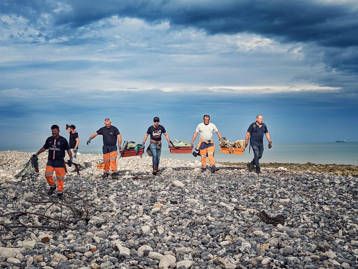 VINCIEnergies's tweet image. 🤔 Que font nos collaborateurs un jeudi sur la plage❓

Les équipes #Cegelec SDEM Lignes et Réseaux accompagnent l&apos;association #PulSkim dans le nettoyage de la plage de Petit-Caux, près de Dieppe ! 🌊

Résultat : entre 600 et 700 kg de déchets collectés 👏