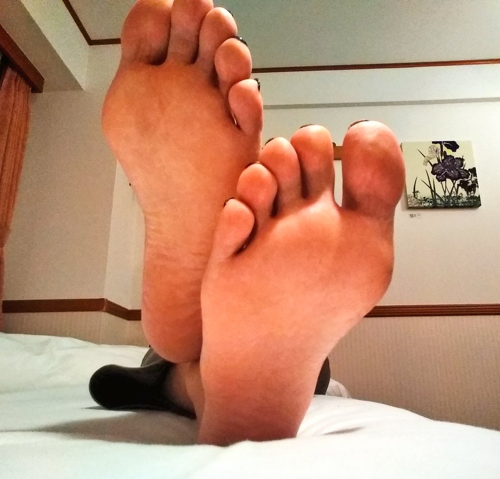 Luca_pedicure's tweet photo. もうすぐネイルオフなので…💋➰💕
フェっちぃ感じ出てる❓️👣💦

マイネイル💅✨
https://t.co/xrnuwFw269

#素足 #サンダル #フットネイル #ペディキュア #足裏 #可愛いとおもったらRT #いいなと思ったらRT #足フェチ #足裏フェチ #性癖に刺さったらいいねorRT https://t.co/VevEPv1KlH