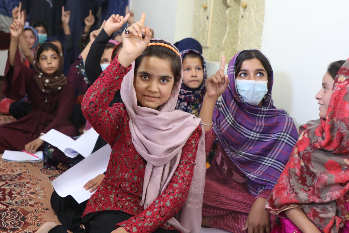 Lima, 26, left, a social mobilizer helps CBE teachers to raise awareness & engage families in the community to educate their children. Thanks to our donors, @UNICEFAfg provides 283K children (55% girls) with educational opportunities through 9K+ community-based education classes.