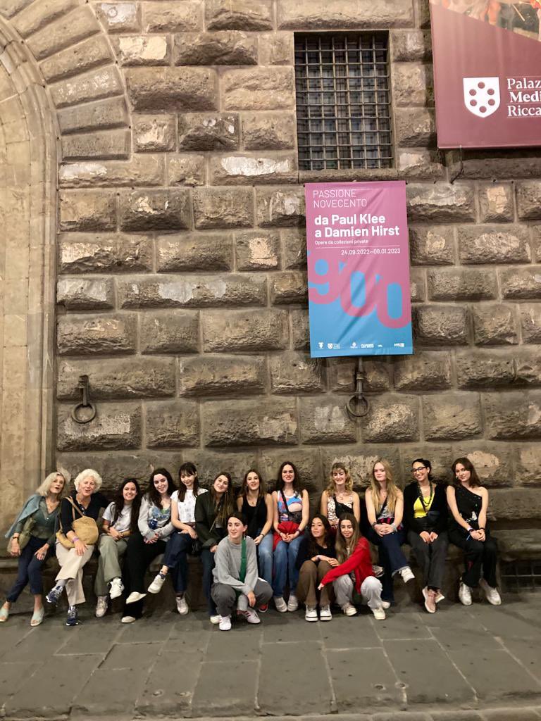 FHSRegentsPark's tweet photo. Our Artistes have arrived in the birthplace of the renaissance: Florence! #Buongiorno #FHSArt #FHSHistoryofArt https://t.co/Uhb14Ia9zc