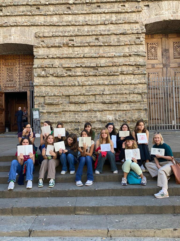 FHSRegentsPark's tweet photo. Our Artistes have arrived in the birthplace of the renaissance: Florence! #Buongiorno #FHSArt #FHSHistoryofArt https://t.co/Uhb14Ia9zc