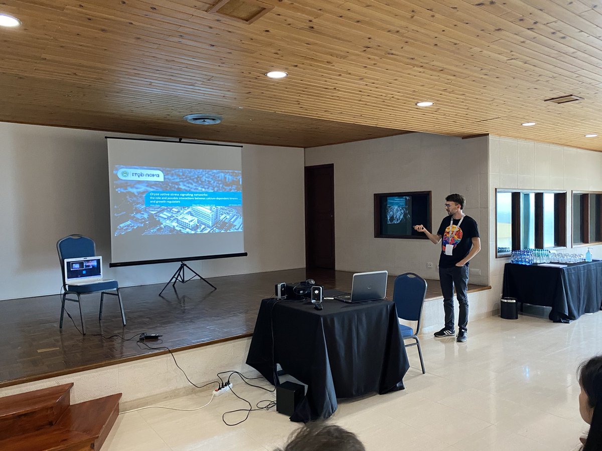 Hugo Alves doing an amazing job at presenting his work at the retreat of Plants for Life PhD program @itqbunl