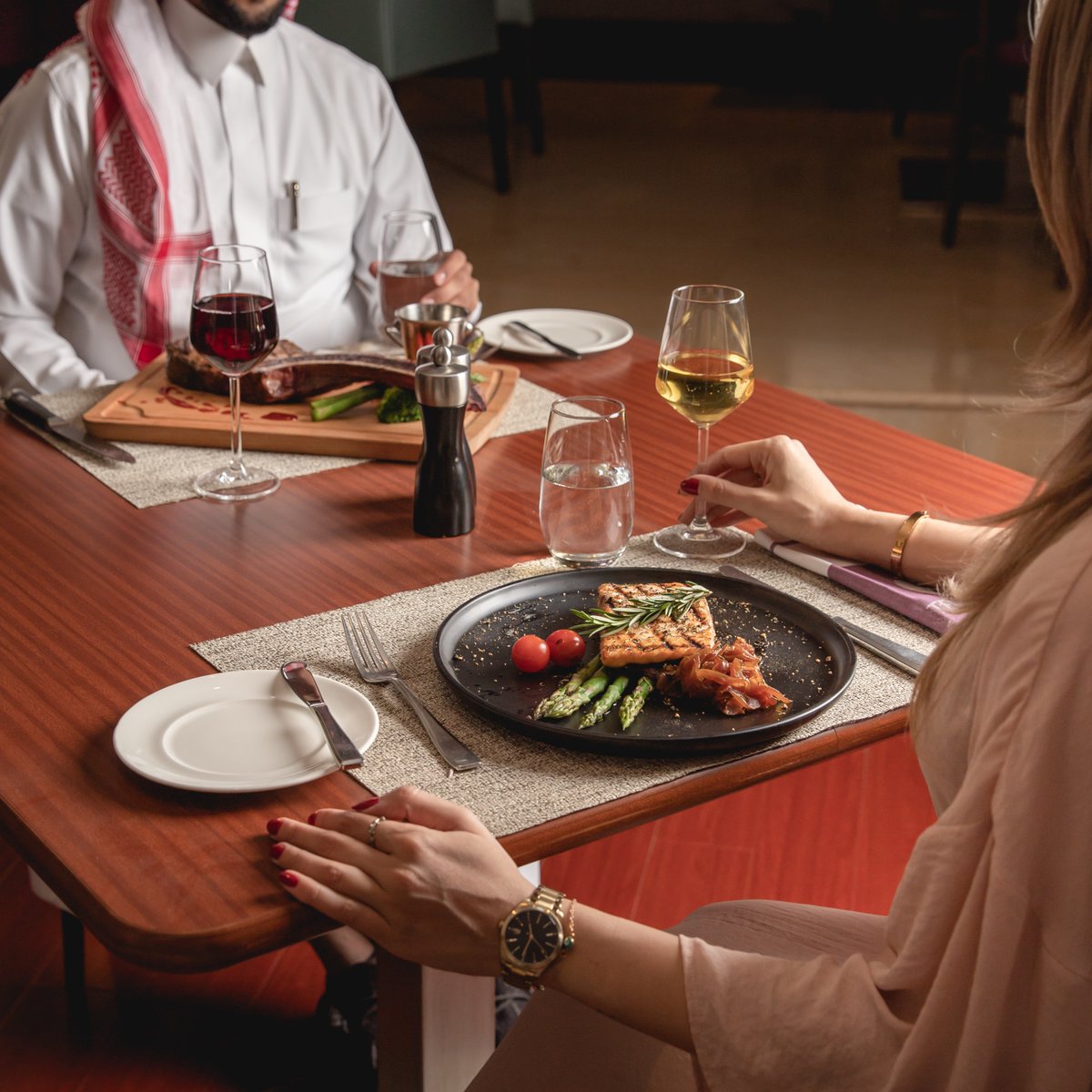 TGRiyadh's tweet photo. خلّي وجهتك دايم تيراس جريل! 🥩🔥

للحجز: ٠١١٤٧٧٩٣٠٠

#الرياض #مطاعم_الرياض #ماريوت #ماريوت_الرياض #تيراس_جريل #مطعم 

#TG #steakhouse #restaurant #marriott #riyadhmarriott #Riyadh #riyadhrestaurants https://t.co/fGCybpZCJU