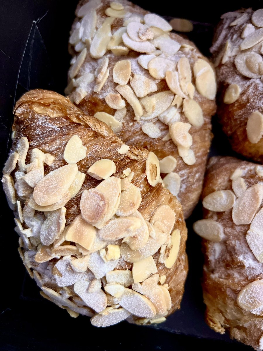 pal_vy's tweet photo. #croissantlove 😍 https://t.co/KACw1Ypc16