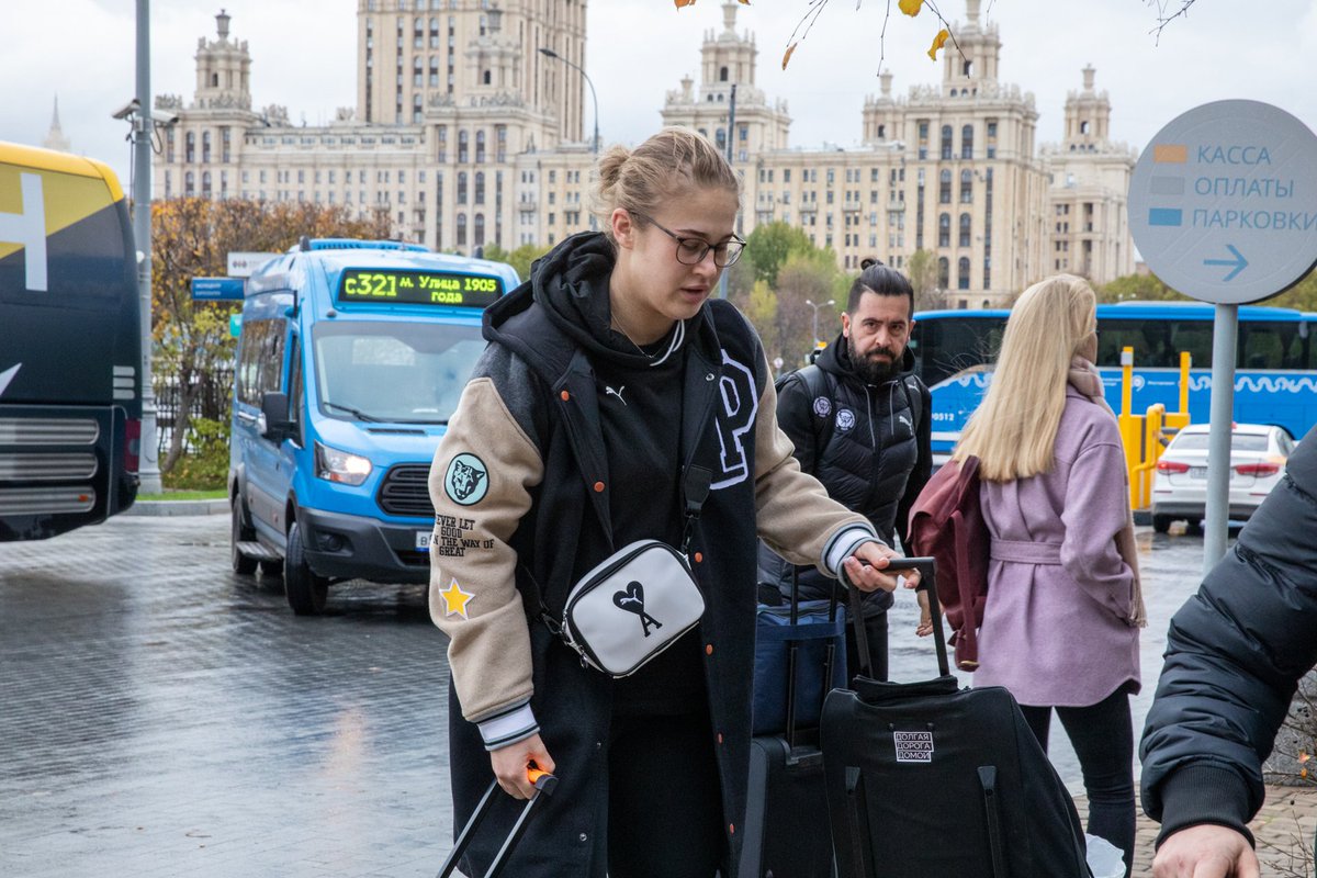 rostovhandballe's tweet photo. We are in the capital! ✨
After almost 15 hour bus journey we are in Moscow 🚌
In the evening there will be training, but for now — only rest 🥱
#rostovhandball #МыРазныеГородОдин #ComingForVictory #weareheretowin https://t.co/vjGU8aTRp2