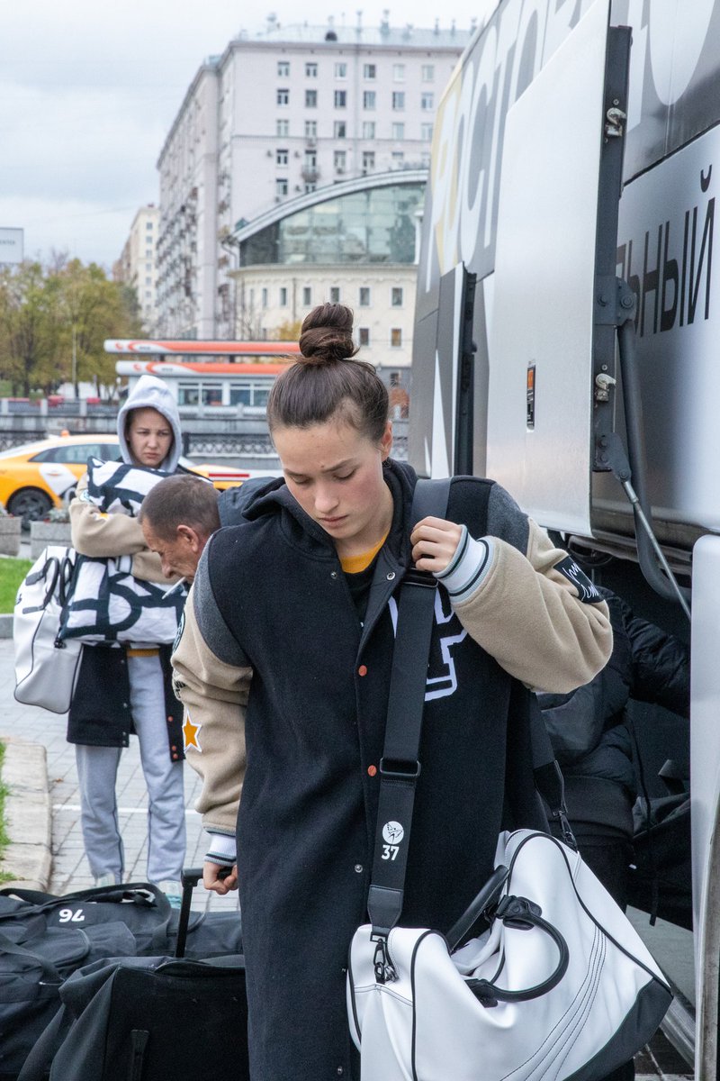 rostovhandballe's tweet photo. We are in the capital! ✨
After almost 15 hour bus journey we are in Moscow 🚌
In the evening there will be training, but for now — only rest 🥱
#rostovhandball #МыРазныеГородОдин #ComingForVictory #weareheretowin https://t.co/vjGU8aTRp2