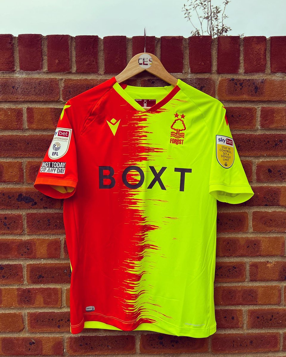 CES_shirts's tweet photo. 🚨NEW PRINT CLAXON🚨
⚽️ 2 DJED SPENCE 🏴
📆 Nottingham Forest - Third - 2021/2022 📸
That’s the Hat-Trick of these. Three bright beauties printed up, with the latest being England U21 RB, Djed Spence. Just what we need, more fullbacks!
#shirtprinting #namesets #forest https://t.co/xO1iVPx8Rz