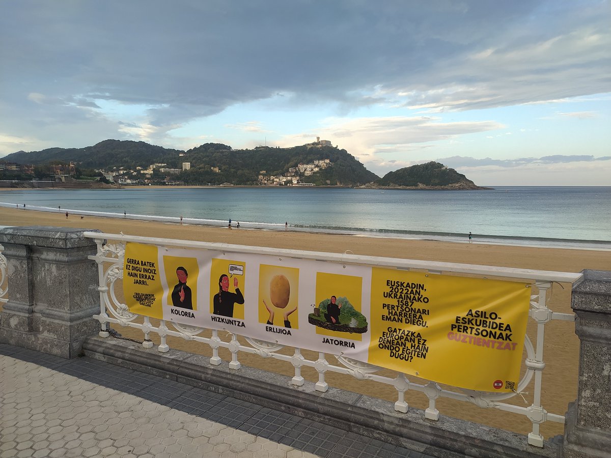 ‼️ Curioso dato que ha aparecido esta mañana en plena calle de Donostia‼️
⚠️Euskadi ha acogido en 2022 a 1.587 personas de Ucrania. ¿Lo hacemos también cuando el conflicto no es en Europa⁉️
📢 ¡Derecho al asilo para todas las personas!
#TúSíTúno
#ZuBaiZuEz
<a href="/ONGDeuskadi/">Coordinadora de ONGD de Euskadi</a>