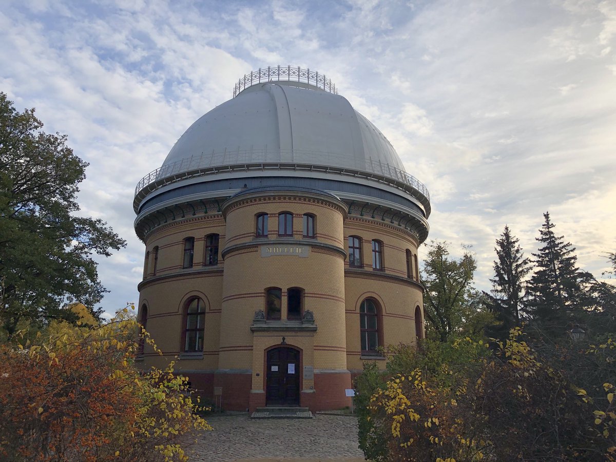 mari_nv_dr's tweet photo. Hello Thursday//Hallo Donnerstag
👋
It’s a #SunnyDay ☀️🍁🍂
#Einstein Tower #Telegrafenberg #Potsdam #autumn #autumnvibes https://t.co/jKCxzYDgez