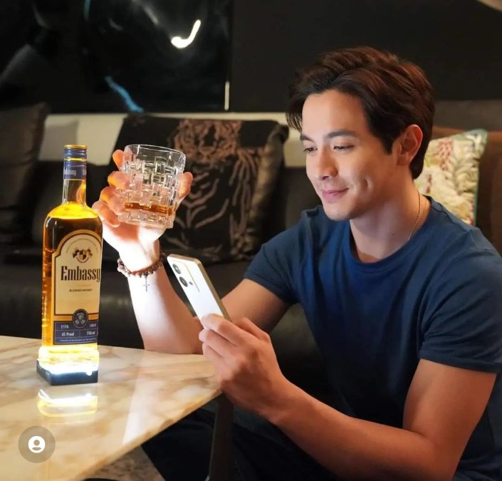 CeeErly's tweet photo. @aldenrichards02 Hey, guys! May naisip akong bagong project. Matagal ko na plano 'to. It's about time gawin ko na 'tong reality! Abangan niyo guys. For now, chill muna tayo.
#ALDENRichards
#ALDENforEmbassy https://t.co/VI83JuMkvz