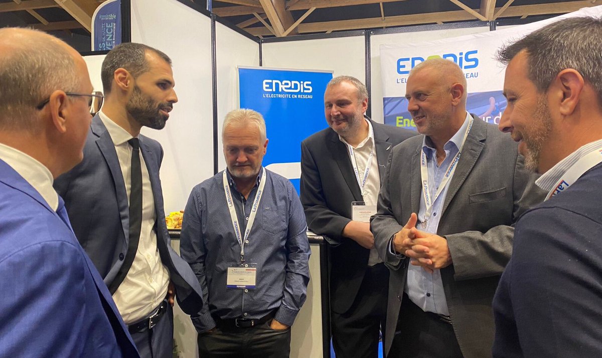 EnedisRegionSud's tweet photo. Enedis est aux côtés des élus pour les accompagner chaque jour autour des projets de leur collectivité 🇫🇷 
#EnDirect, le Salon du Congrès des Maires des Alpes-de-Haute-Provence est une belle occasion d’échanger avec les acteurs du territoire 🤝
@rouxjy @spagnou @Prefet04 #SDE04 https://t.co/YK46vdbOMM