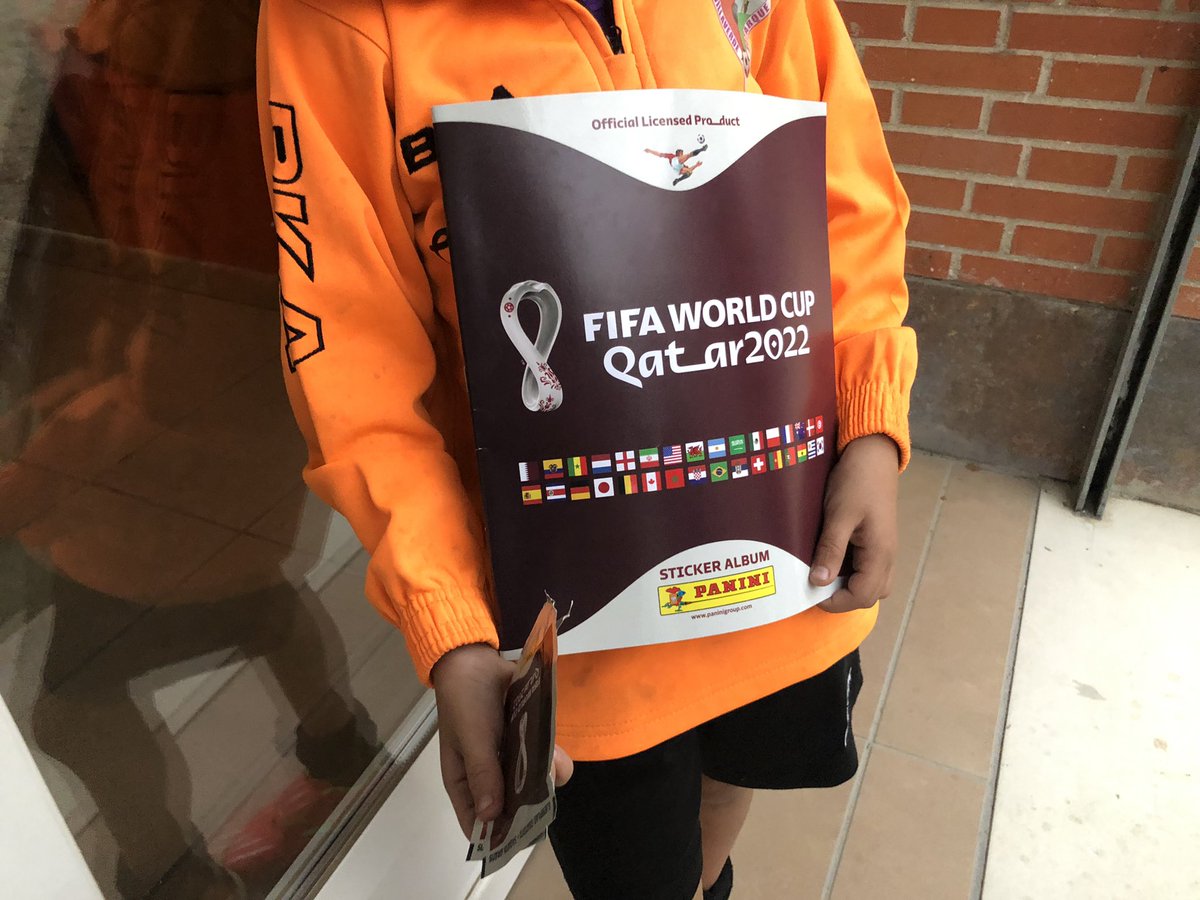 OVButarque's tweet photo. Los niños y niñas de nuestra escuela ya tiene los álbumes del Mundial de Qatar. Muchas gracias a @paninicromos por darles este momento de felicidad https://t.co/4Gx9WpazBP